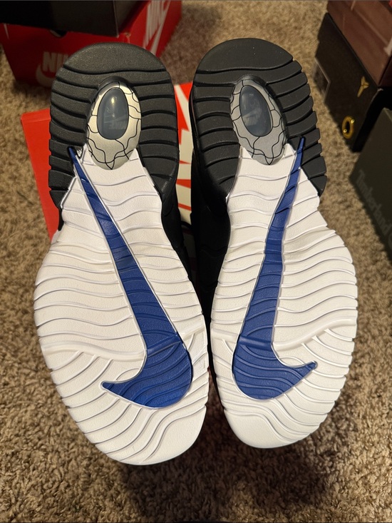 Athletic_Shoes